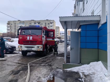 Замкнувшая электропроводка привела к возгоранию в квартире