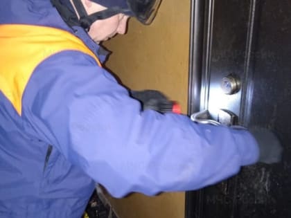 В Магадане дважды за сутки спасатели помогали хозяевам попасть в свои квартиры