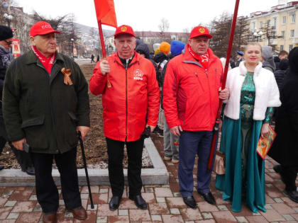 Торжественное мероприятие возложение цветов к монументу памяти 9 мая в Магадане