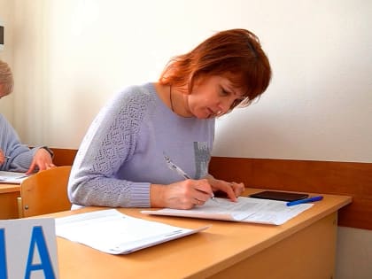 Пробный ЕГЭ по истории написали родители старшеклассников в Магадане