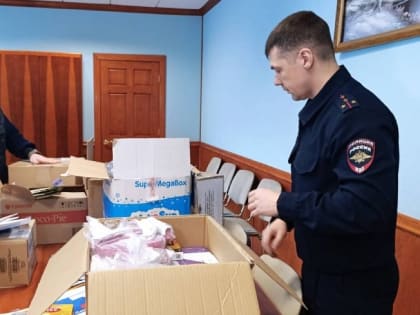 Полицейские Магадана приобрели для бойцов СВО медикаменты и вещи первой необходимости