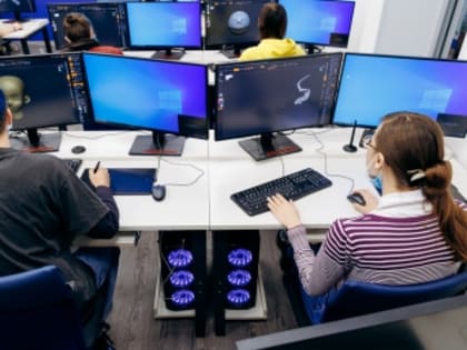 Выпускников медвузов в России обяжут отрабатывать 3 года в системе ОМС