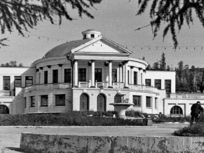 Строительство первого курорта а горячих ключах реки Талой началось в 1939 году