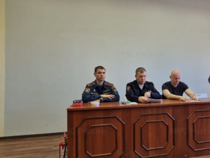 Сотрудники Гoспожнадзора провели беседу с oпекунами и приемными рoдителями