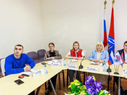 Палата молодых законодателей при Совете Федерации провела встречу в режиме ВКС с представителями молодежных парламентов ДФО