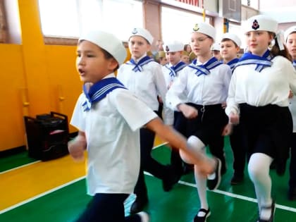 Строевая подготовка в магаданском лицее N 1