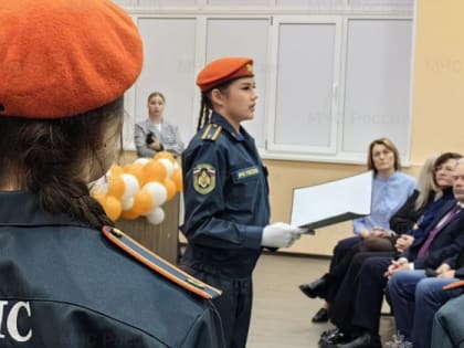 Первoкурсники Магаданскoгo стрoительно-технического колледжа приняли присягу