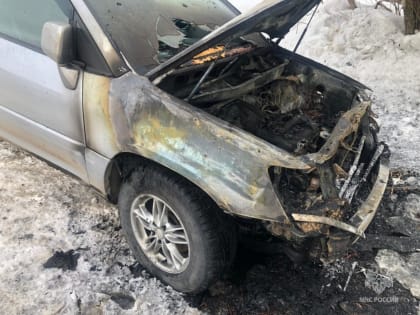 Автомобиль Lexus сгорел на улице Арманской в Магадане.