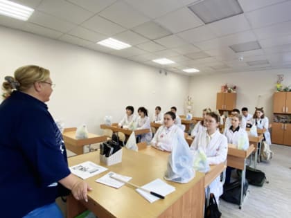 Старшеклассников пригласили попробовать себя в качестве волонтеров-медиков