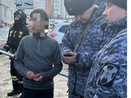 Спасатели и полицейские в Магадане  предотвратили попытку суицида