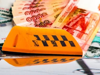 В Магадане таксист похитил свыше 200 тысяч рублей с банковской карты пассажира