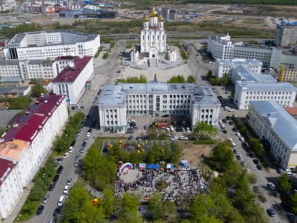 Сергей Абрамов: Повзрослел наш город, но по-прежнему остается тружеником, оптимистом, романтиком.