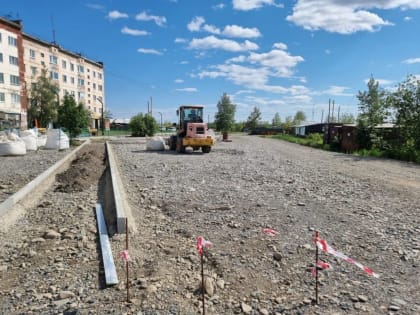 В Сеймчане единороссы проверили благоустройство общественной территории