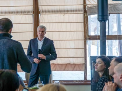 В Магадане впервые провели неформальную встречу предпринимателей в формате «Завтрак с Губернатором»