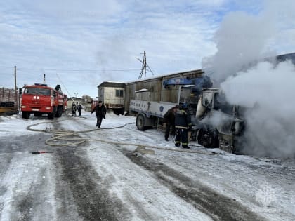 В Магадане сгорел грузовик на улице Кольцевой