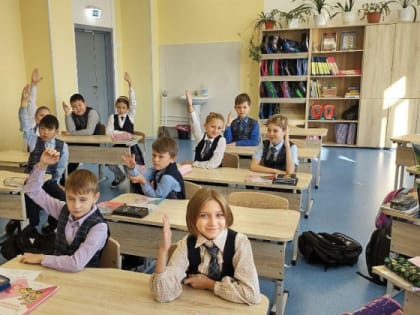 В просторных кабинетах ольской школы обучается более 800 учащихся, начиная с начальной и заканчивая средней звеньями