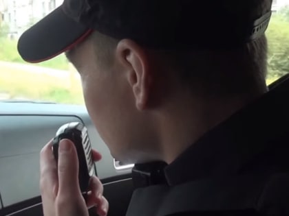 Кража банковской карты и незаконное хранение оружия в Магадане