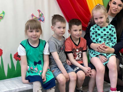 В Магадане в преддверии Дня защиты детей полицейские и общественники посетили социально-реабилитационный центр «Тихая обитель»