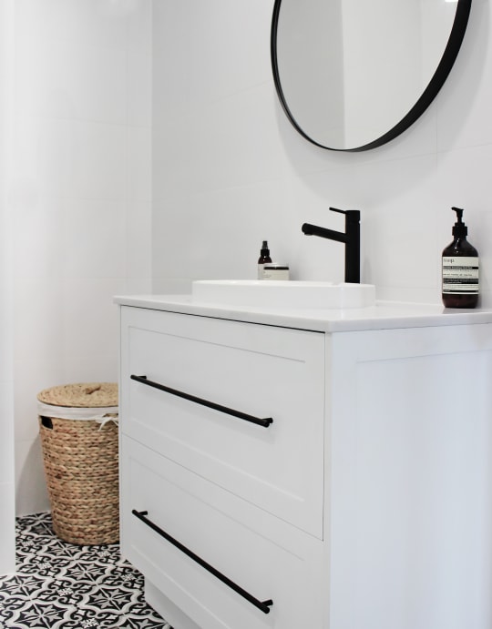 Black & White Bathroom 1