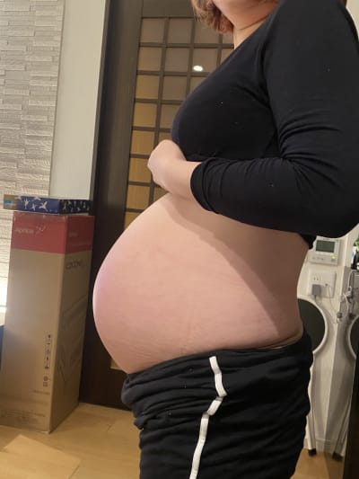 Mum's belly on the 35th week