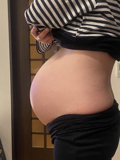 Mum's belly on the 36th week