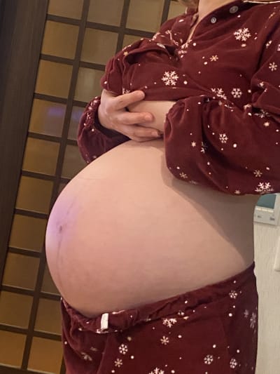 Mum‘s belly on the 38th week