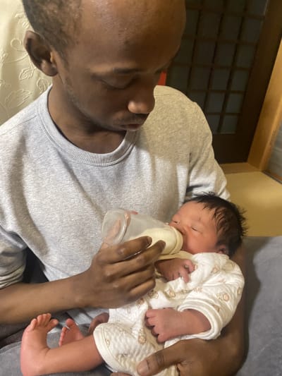 It's dad's job to feed Leo!