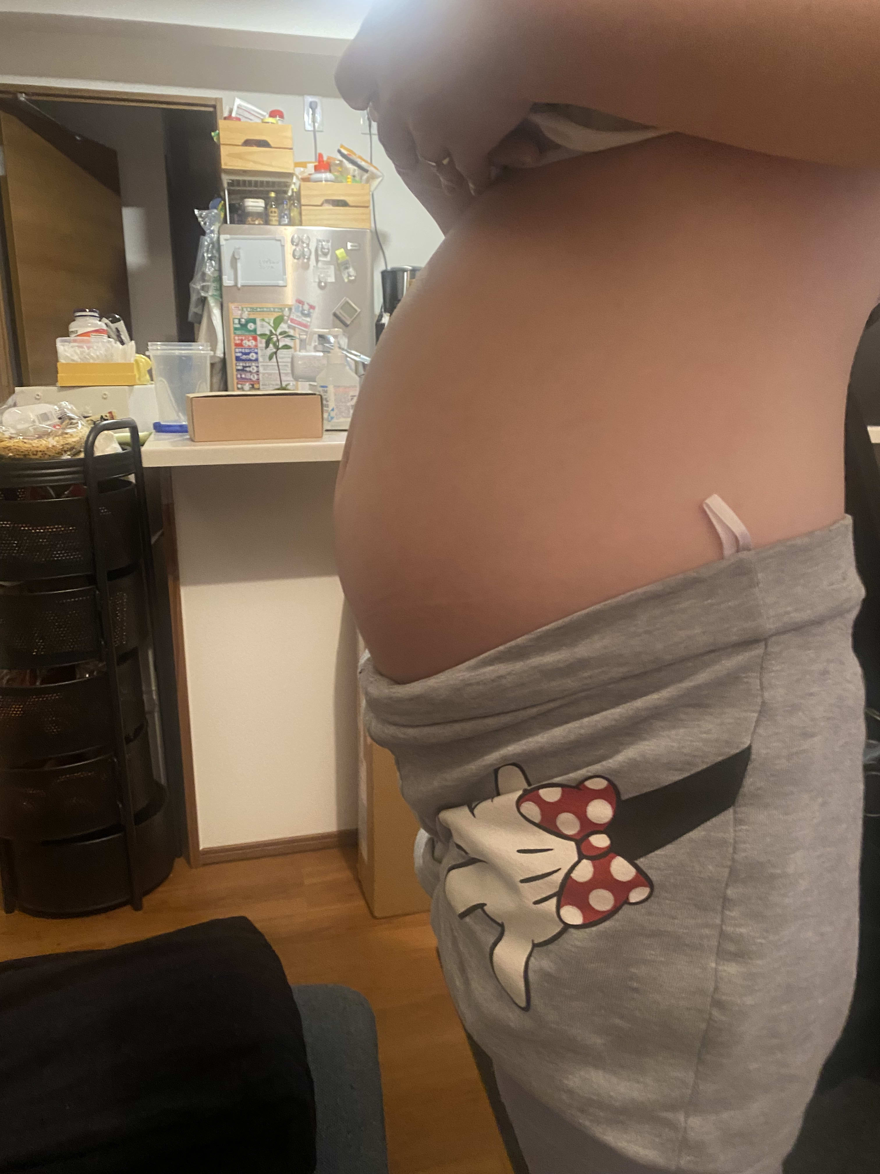 Mum's belly on the 22nd week
