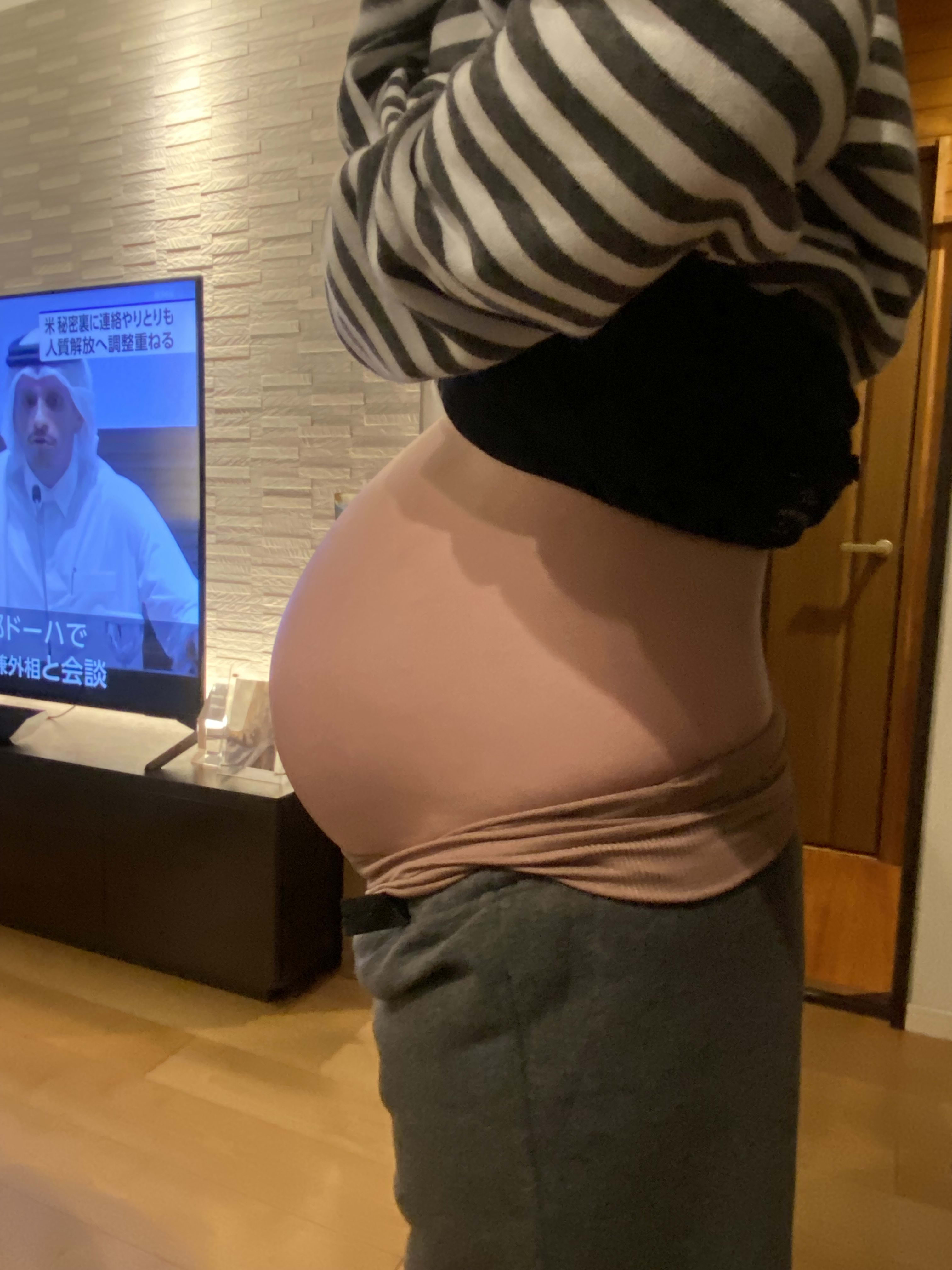 Mum's belly on the 33rd week