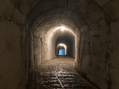 Tuneli pranë Kalasë së Gjirokastrës