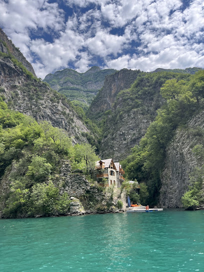 Pamja Panoramike e Lumit të Shalës