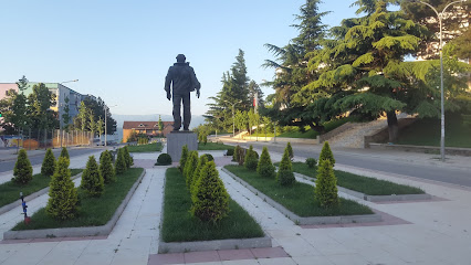Memoriali dhe sheshi i Azem Hajdarit