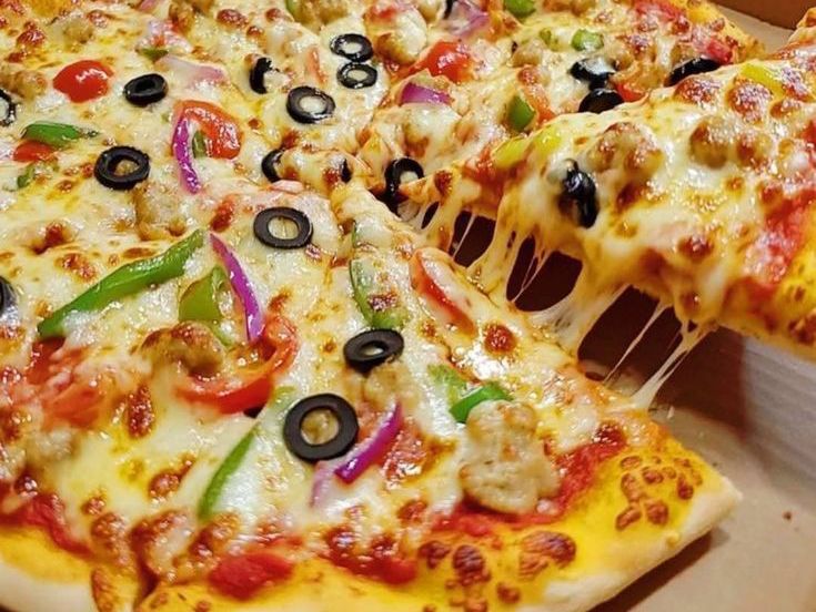 Pizza aux champignons et fromage