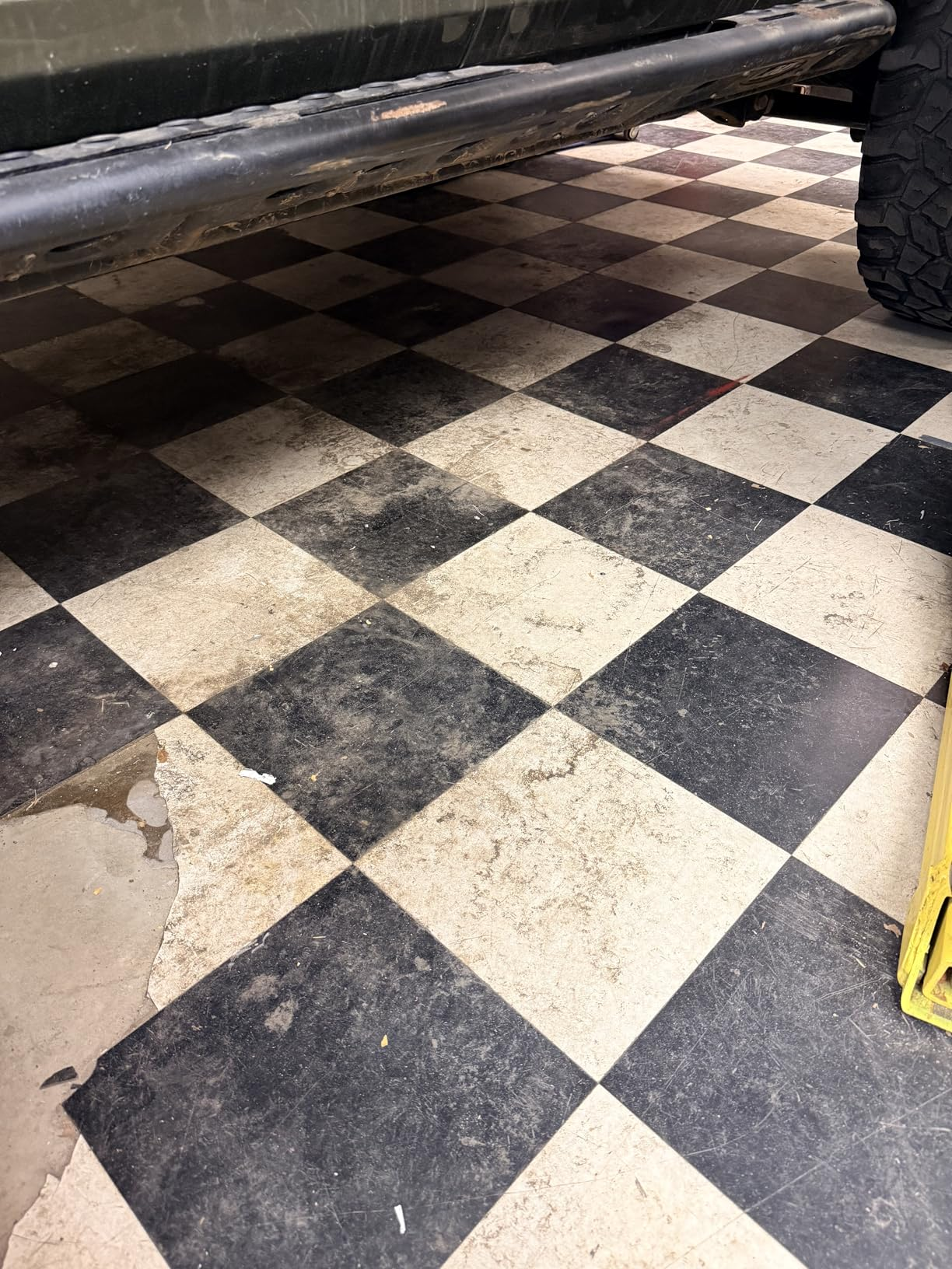 Tiles before cleaning with Ecovacs Deebot X12