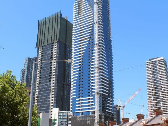 Standing out, but not for long A new challenge brings a new crane to Brady's Vision Apartments