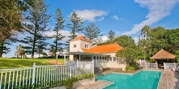 Trumpeter James Morrison lists The Eyrie on Bungan Head