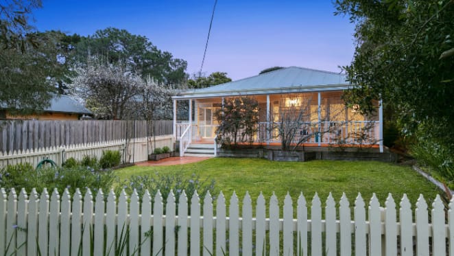 Late sports broadcaster Drew Morphett's Mt Martha holiday home sold