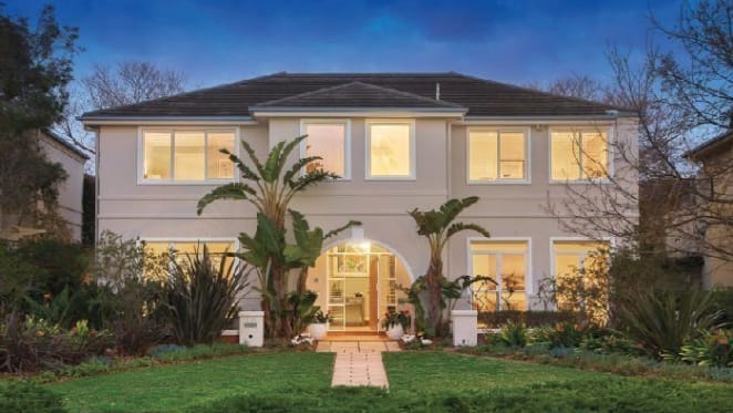 Jockey Damien Oliver lists Beacon Cove home