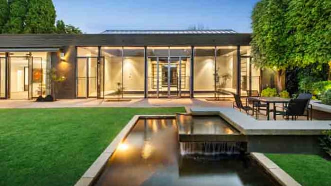 Toorak trophy home possibly fetches double digit sale