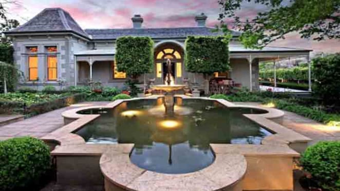Melville, Shane Warne’s former Brighton home relisted