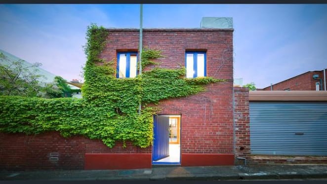 Carlton unit sells at weekend auction