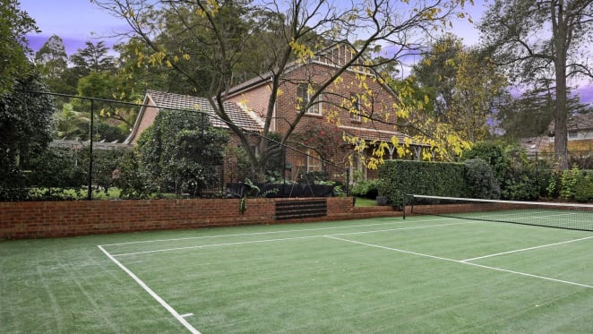 Wallaby legend Stirling Mortlock sells at Pymble