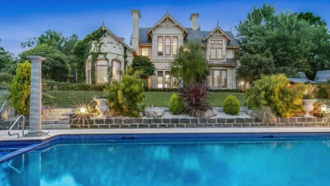 Frankston South landmark Yamala, set above Daveys Bay Beach, hits the market