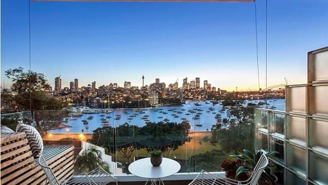Buyer secures slight discount on fashionista model Lara Bingle's Darling Point apartment