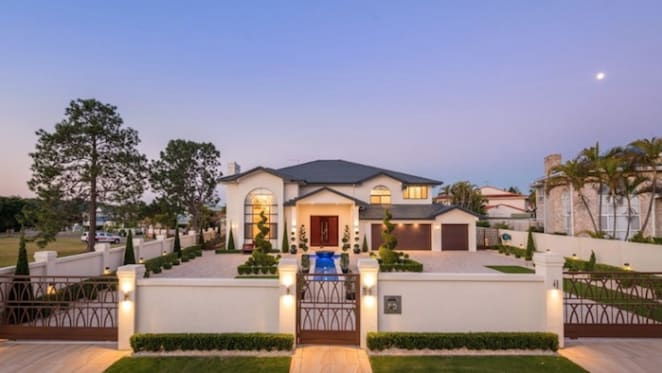 Boxer Jeff Horn goes house hunting for new family home
