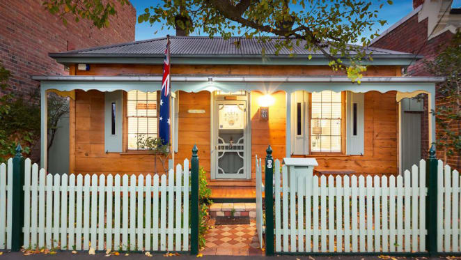 1860s Kensington kit home Flagmount listed