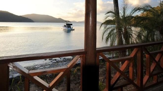 No-reserve auction for waterfront Airlie Beach bungalow kicks off with