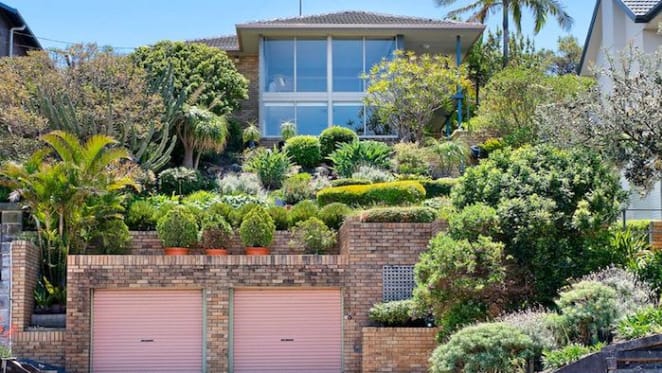 Rugby legend John Maxwell lists Maroubra home