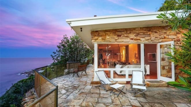 Rachel Griffiths lists average $2.5 million Palm Beach cottage