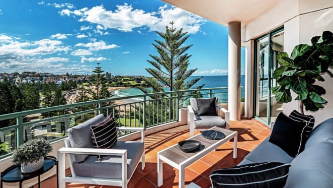 One bid auction secures Coogee trophy top floor apartment